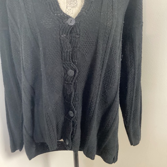 Act III Women’s Vintage Black VNeck Knit Long Sleeves Button Down Cardigan - Picture 3 of 5